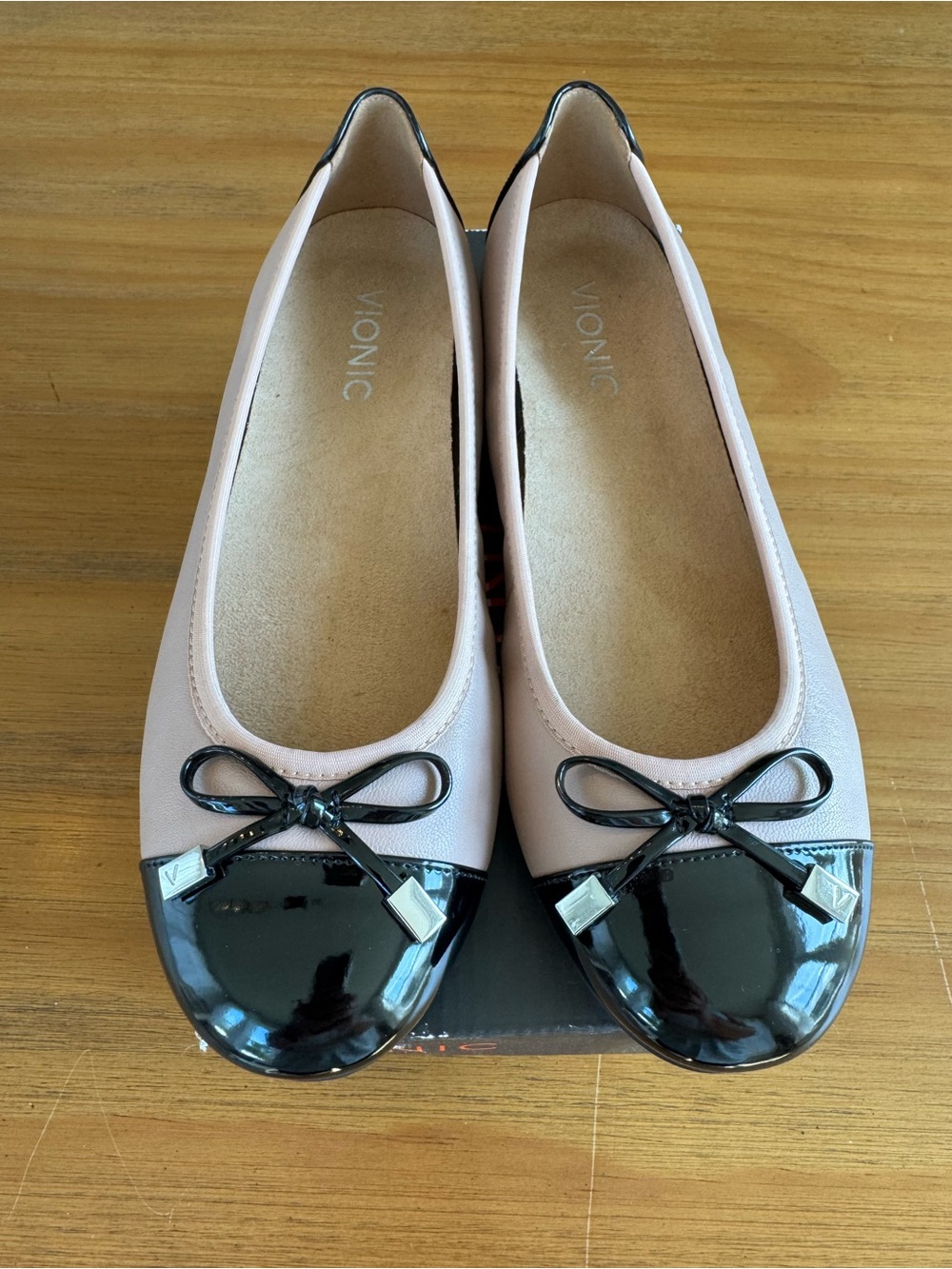 Vionic Women's Minna Blush and Black Cap-Toe Bow Ballet Flats